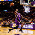 NBA篮球联赛洛杉矶湖人队球员扣篮精彩瞬间